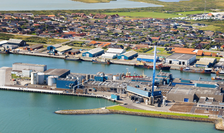 Luftfoto af fabrikken zoomet.jpg